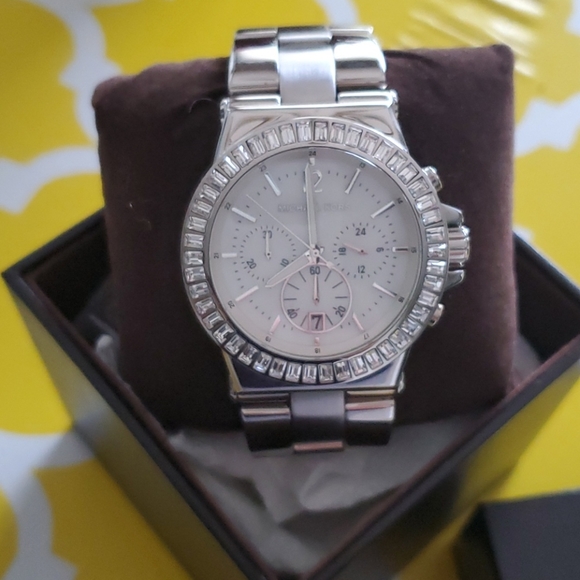 Michael Kors Watch - Picture 2 of 2